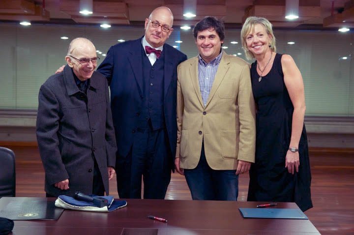 El Sistema La firma del acuerdo educativo entre El Sistema y la Longy School of Music fue liderada por el maestro José Antonio Abreu, director fundador; Eduardo Méndez, director ejecutivo de El Sistema; la presidenta de la Longy School, Karen Zorn.
