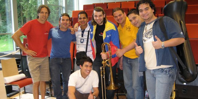 Gerald "Chipi" Chacón Karl Schagerl con miembros del Venezuela Brass Ensamble