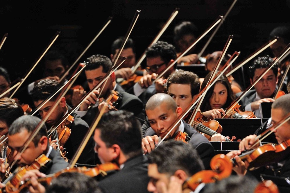 Gustavo Dudamel Gustavo Dudamel y la Orquesta Sinfónica Simón Bolívar de Venezuela en el Teatro Colón | Gira Latinoamericana 2013