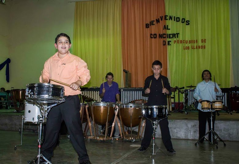 Ensamble de Percusión de Los Llanos El versátil Ensamble de Percusion de los Llanos tocando Ensamblados, de Matías Azpúrua.