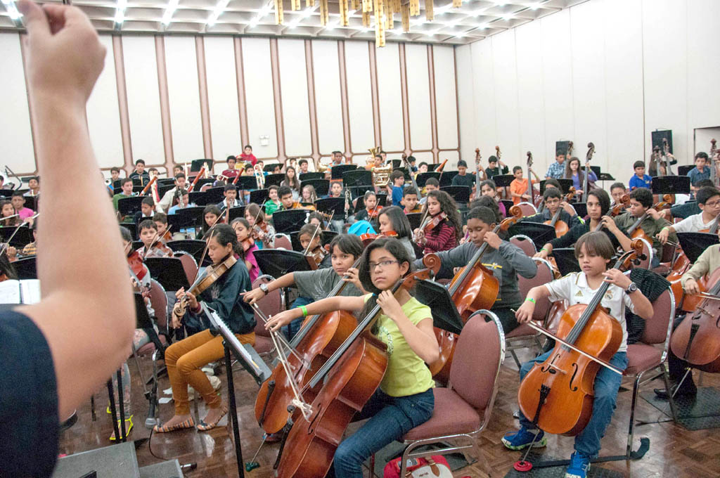 La Sinfónica Nacional Infantil debutará en Salzburgo bajo la dirección de Simon Rattle