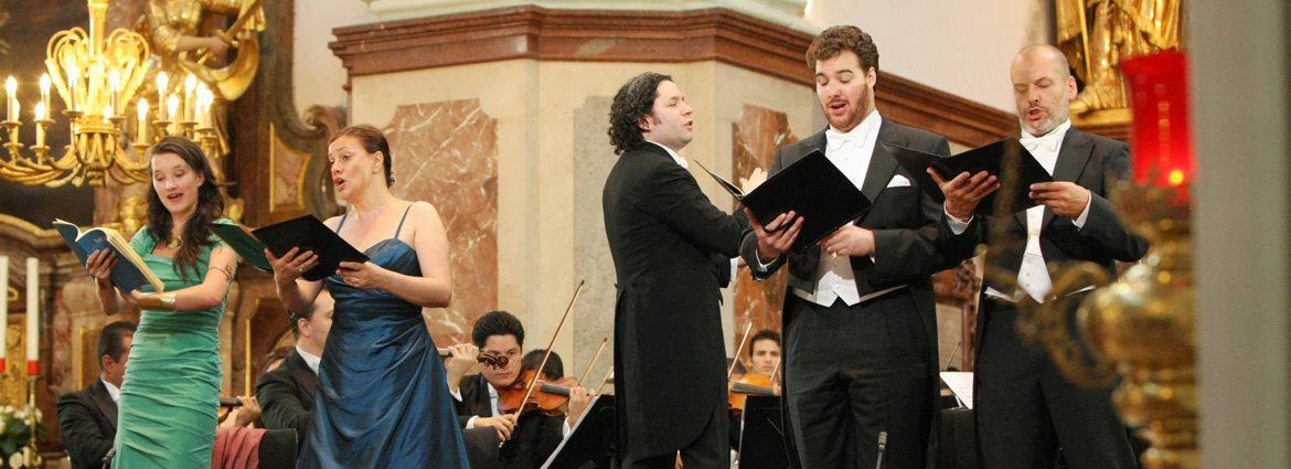 Coral Nacional Mozart compuso la Gran Misa como voto para su matrimonio con Constanze Weber, quien cantó como soprano cuando el compositor presentó por primera vez la pieza