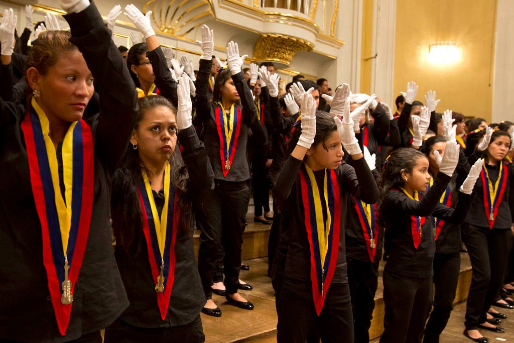 hires-White_Hands_Choir__Coro_de_Manos_Blancas__c_Silvia_Lelli