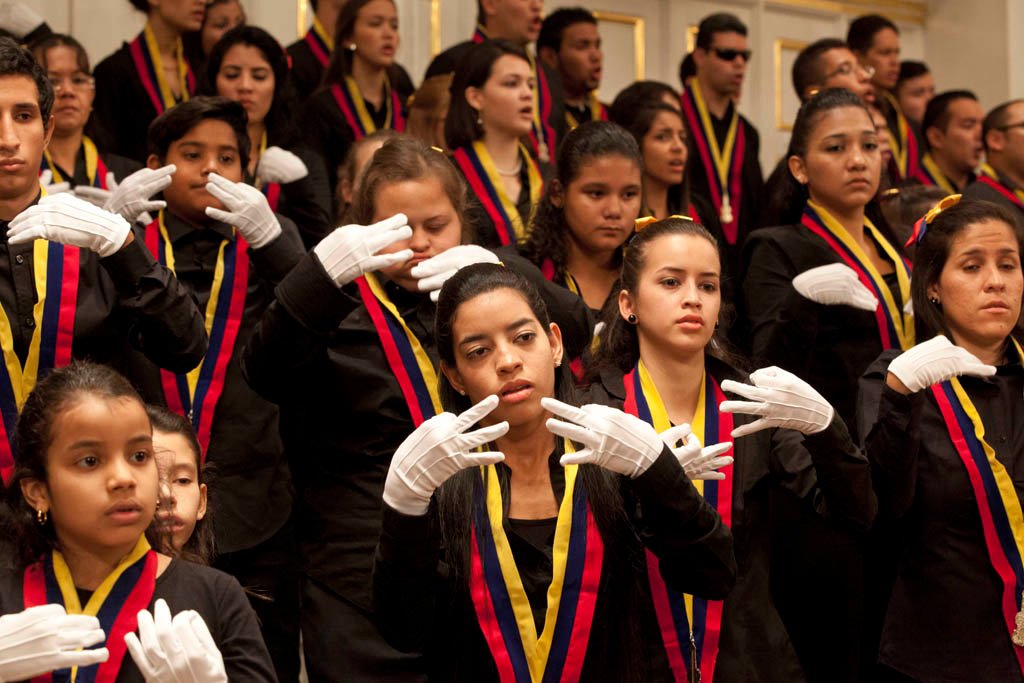 hires-White_Hands_Choir__Coro_de_Manos_Blancas__c_Silvia_Lelli1