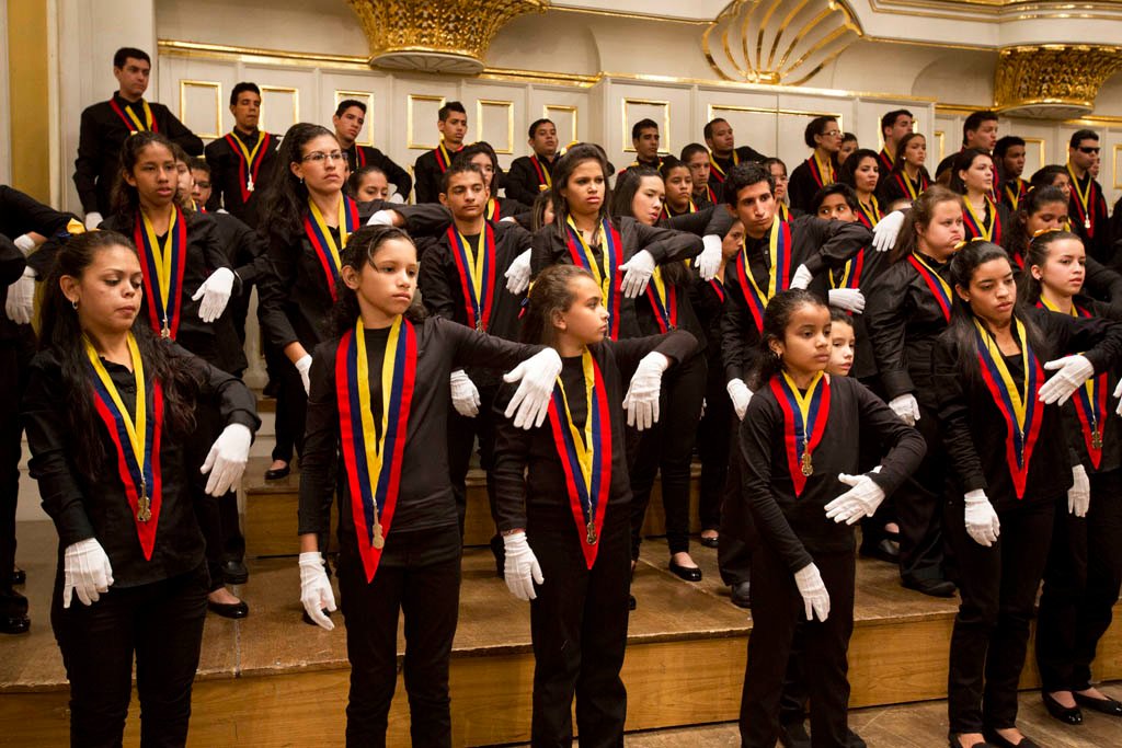 hires-White_Hands_Choir__Coro_de_Manos_Blancas__c_Silvia_Lelli3