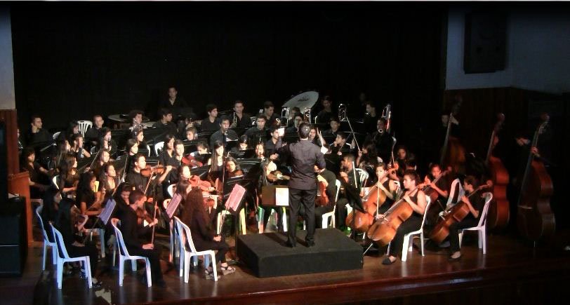 Andrés Ascanio El director Andrés Ascanio Abreu hizo vibrar al público portugueseño