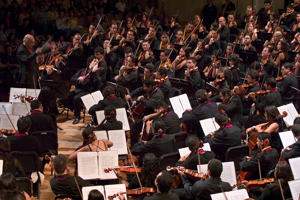 Orquesta Sinfónica Simón Bolívar de Venezuela dirigida por el Maestro José Antonio Abreu Orquesta Sinfónica Simón Bolívar de Venezuela dirigida por el Maestro José Antonio Abreu