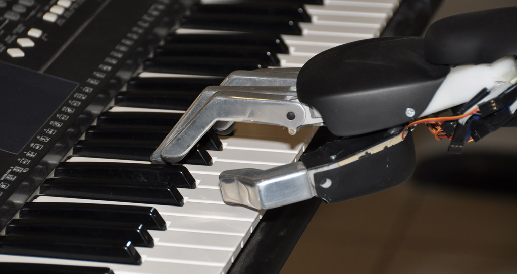Desarrollan el robot pianista más evolucionado del mundo