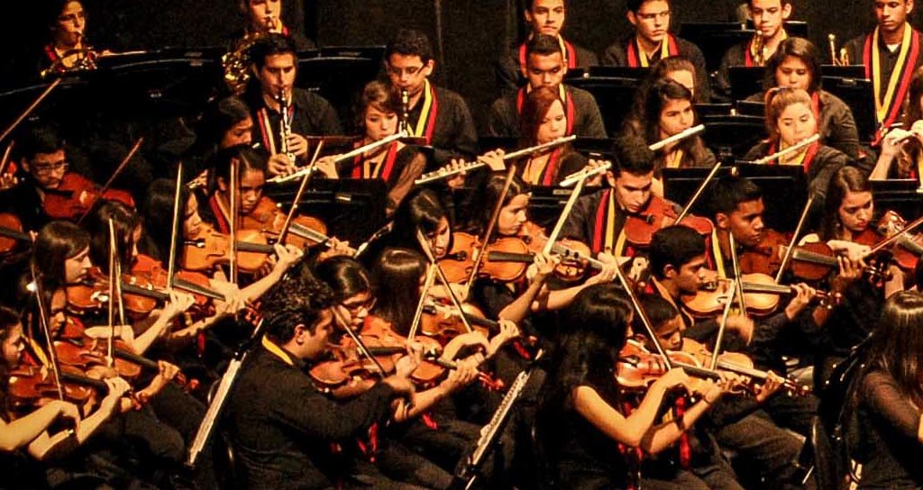 El Sistema Orquesta Sinfónica de la Juventud Zuliana Rafael Urdaneta Fotografía: Javier Aranguren Cepeda