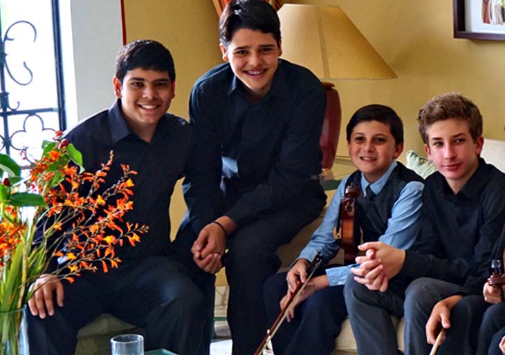 Jóvenes solistas de la Escuela de Música Mozarteum Caracas, en concierto con la Orquesta Filarmónica Nacional