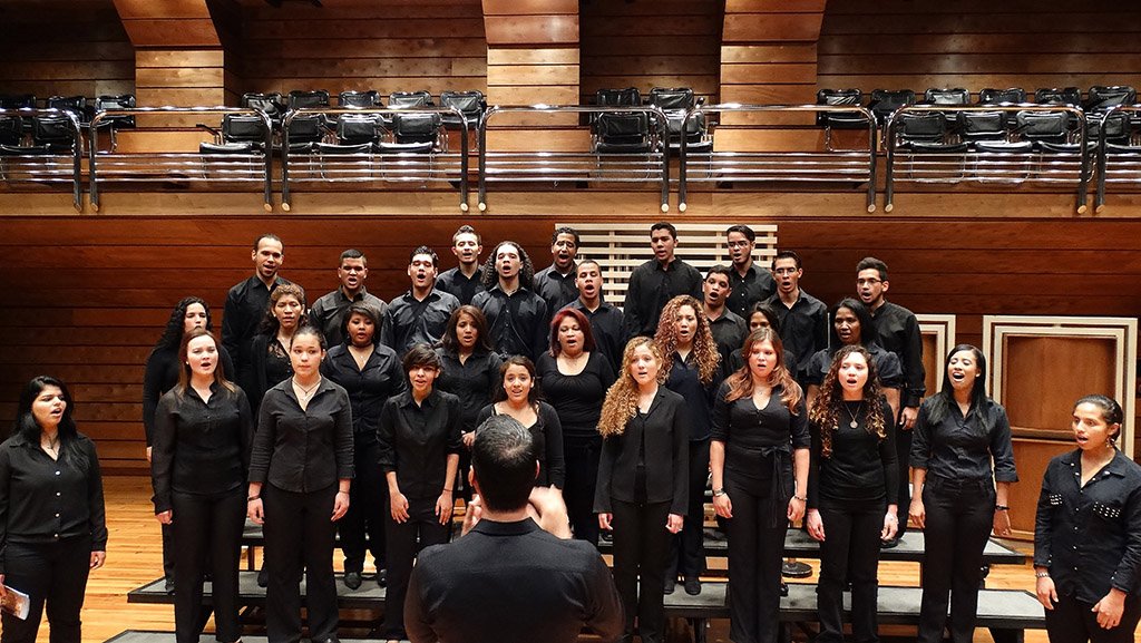 Conservatorio Con canto y poesía el Coro Juvenil del Conservatorio de Música Simón Bolívar cierra su temporada de conciertos