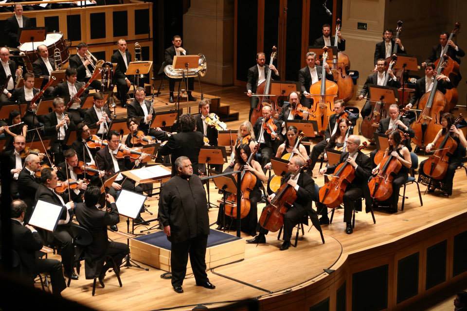 Cantata Criolla Giancarlo Guerrero continua à frente da Osesp neste programa, que tem participação dos Coros da Osesp e Acadêmico da Osesp, e, como solistas convidados, o violonista cubano Manuel Barrueco e os cantores venezuelanos Idwer Alvarez (tenor) e Juan Tomás Martínez (barítono), todos pela primeira vez com a Orquestra.