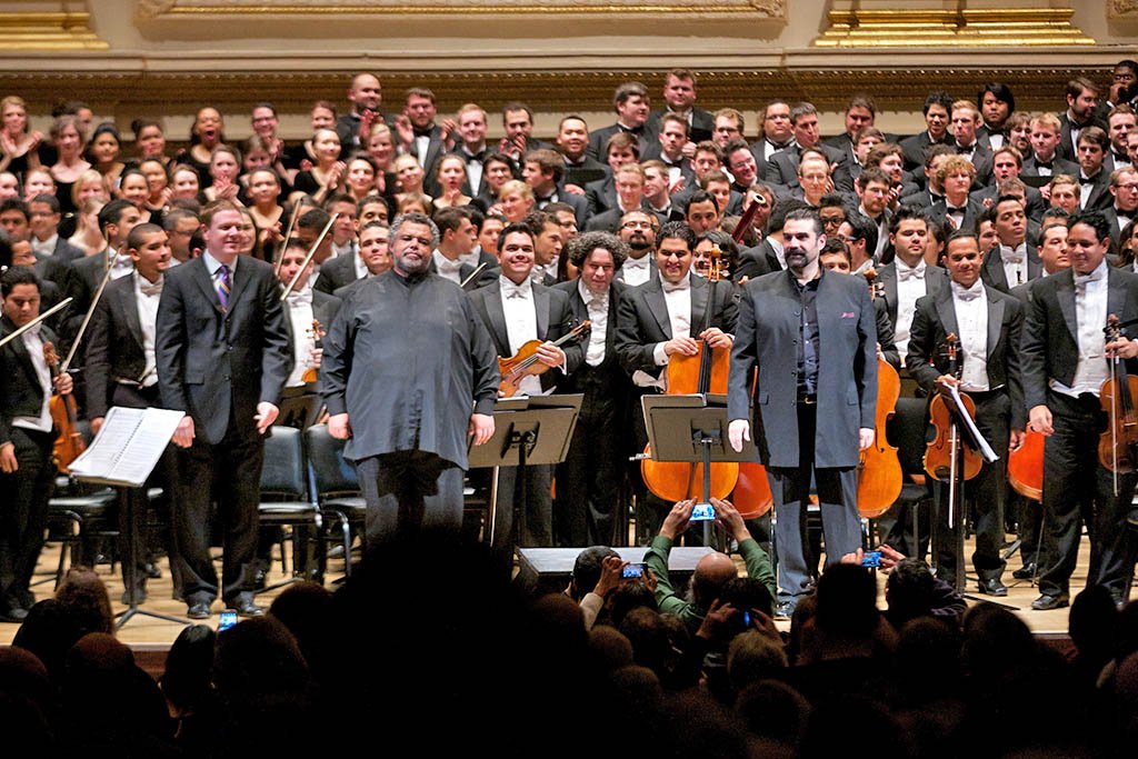 Cantata Criolla Idwer Álvarez junto a Gaspar Colón dirigidos por Gustavo Dudamel con la OSSBV en el Carnegie Hall