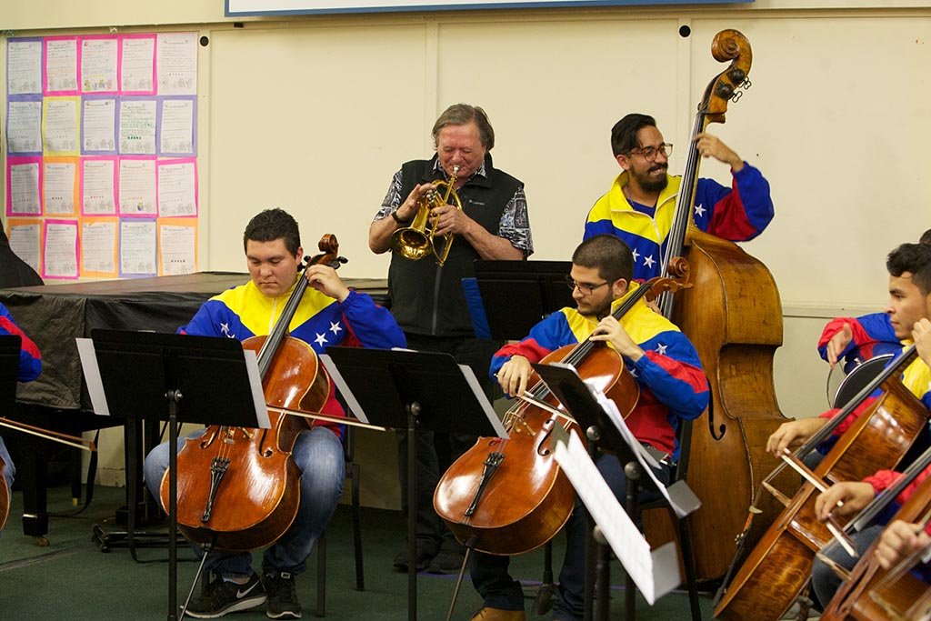 Orquesta Juvenil OSSBV YOLA at HOLA 4