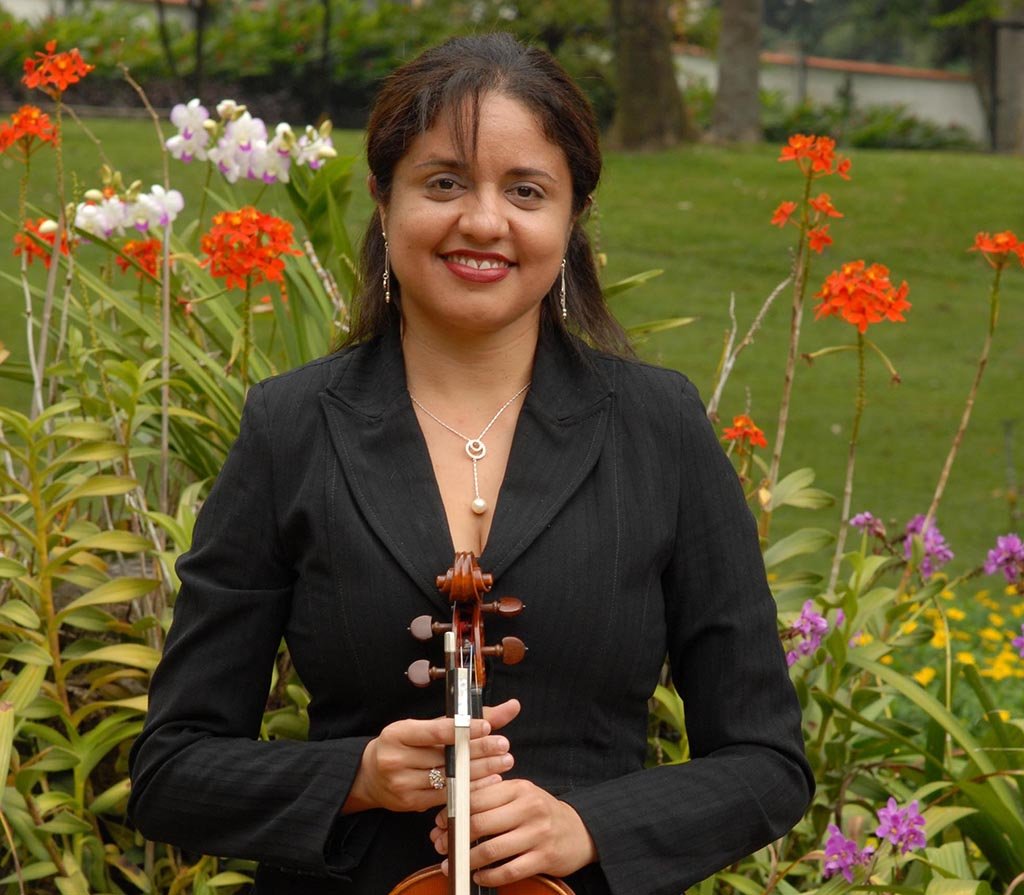 Naumarys Martínez - primeros violines