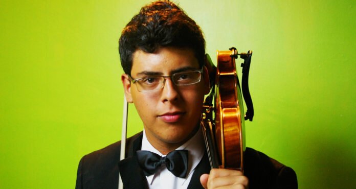 El joven violinista falconiano Alejandro Machado interpretará el concierto para violín y Orquesta en La menor de Dvorak. El joven violinista falconiano Alejandro Machado interpretará el concierto para violín y Orquesta en La menor de Dvorak.
