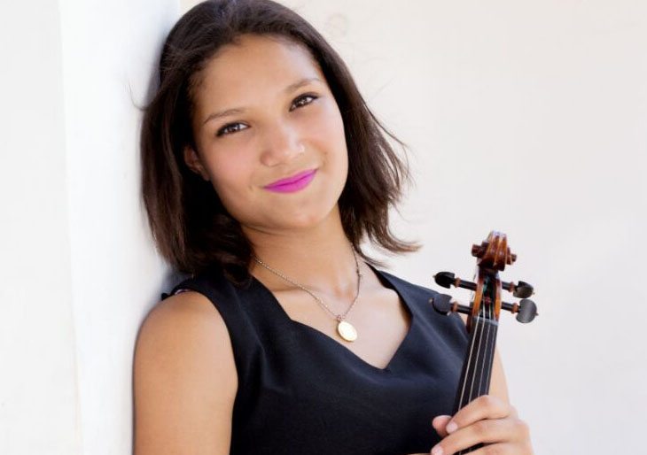 La joven violinista paraguanera Margherys Mendoza nos presentará la obra Chacona de Vitali.
