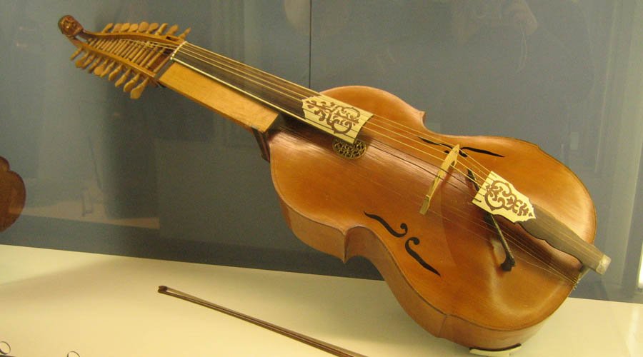 baryton o viola di bordone