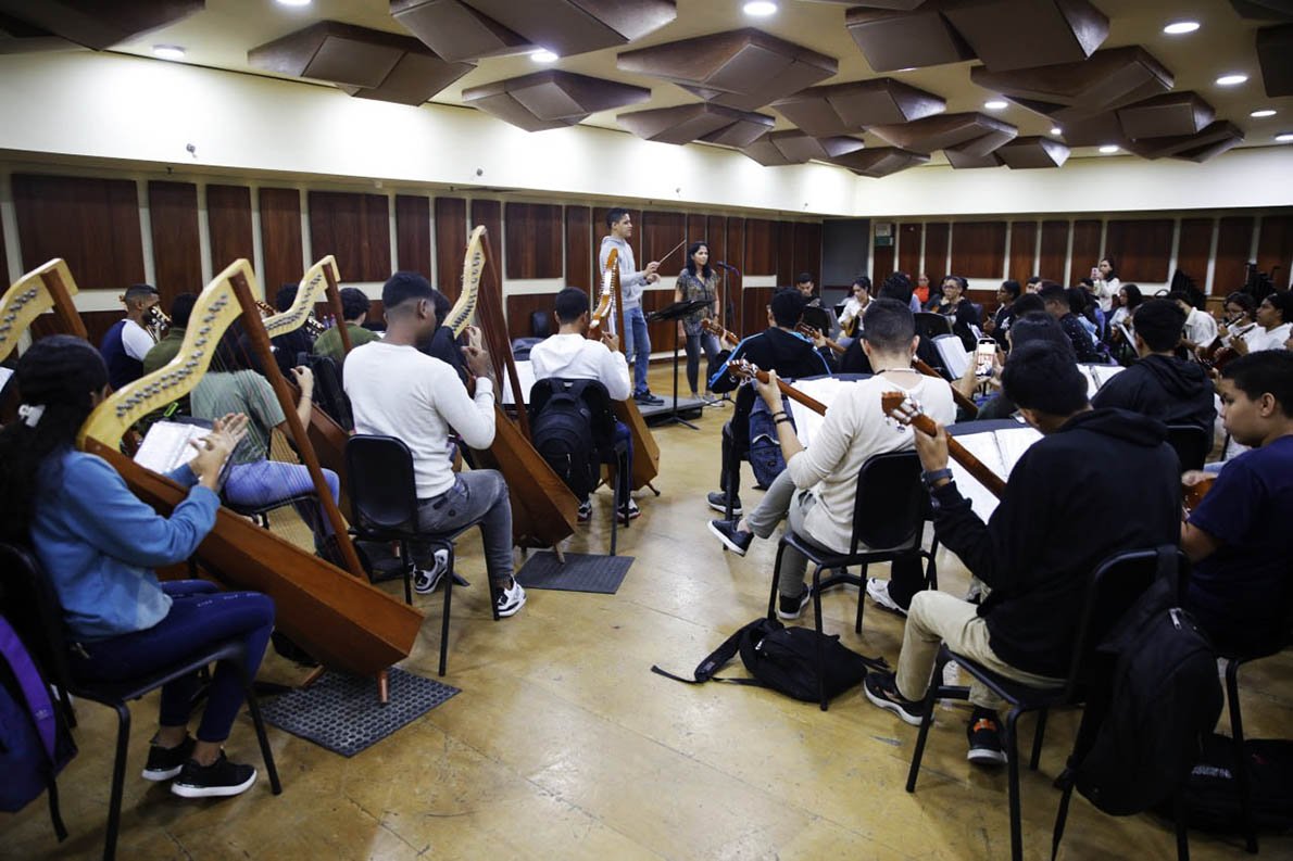 El Sistema,EnLuis Manuel Montes Olivar,Eugenio Carreño Jr. El Sistema,EnLuis Manuel Montes Olivar,Eugenio Carreño Jr.